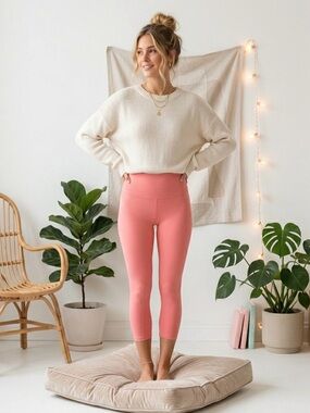💖 Pink Cropped High-Rise Performance Leggings - Size M